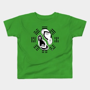 Tai Chi-nelas Kids T-Shirt